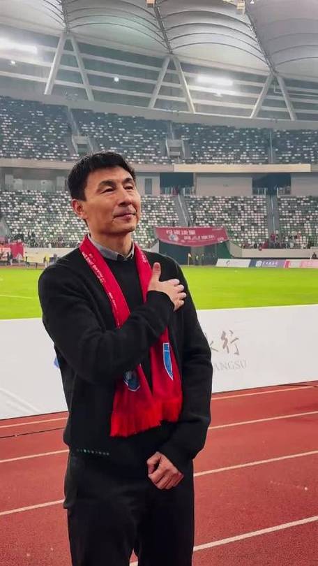 李玮锋：我踢不了中乙，咬咬牙还能踢中冠