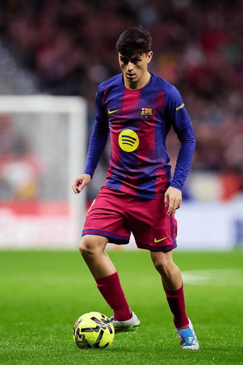 佩德里本场8次夺回球权，对抗15胜8，1过人5次被犯规