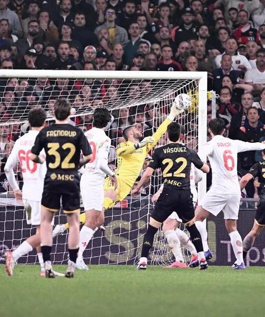 8次扑救助佛罗伦萨领先降级区5分，德赫亚当选全场最佳