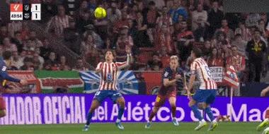 小西蒙尼背后被奥尔莫顶到随后引发冲突，双方多人吃黄牌